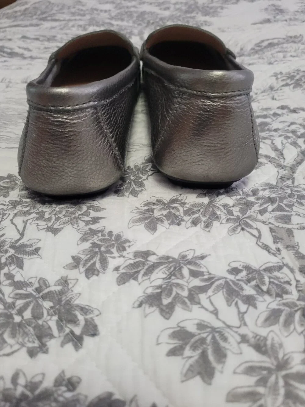 Calvin Klein LEATHER Flats Pewter 8M NWOT